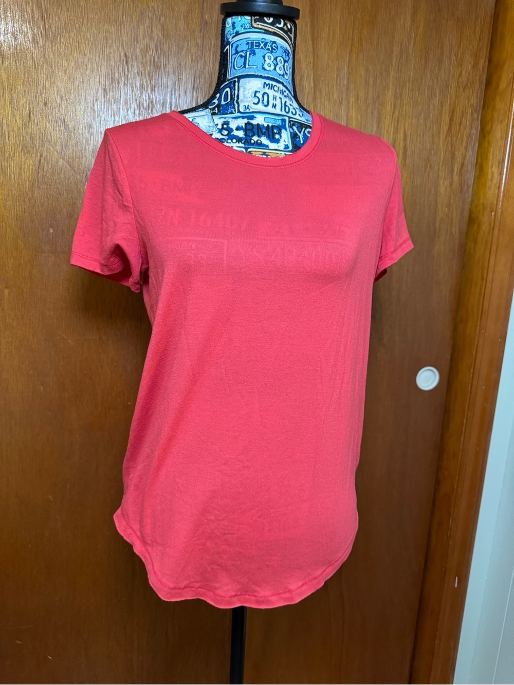 SO Women's Bright Red Short-Sleeve Crewneck Tee